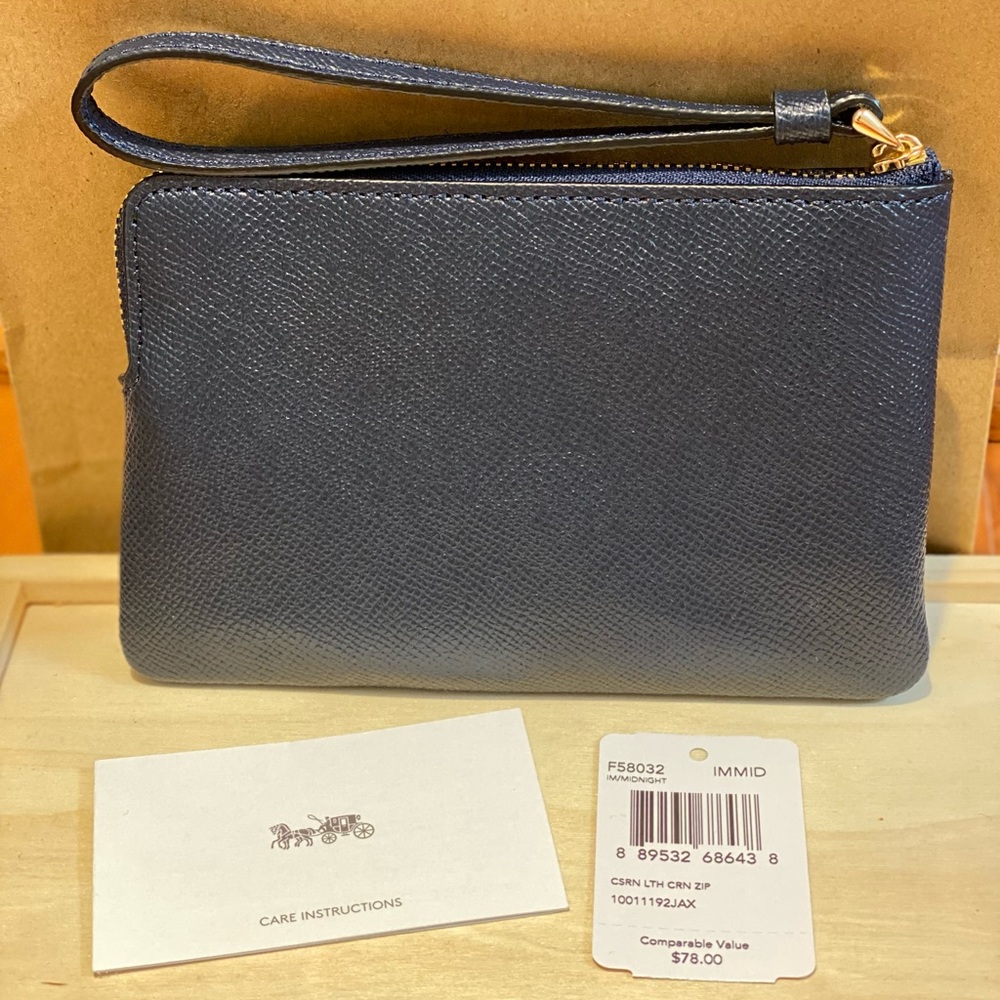 Corner Zip Wristlet - Picture 4 of 9